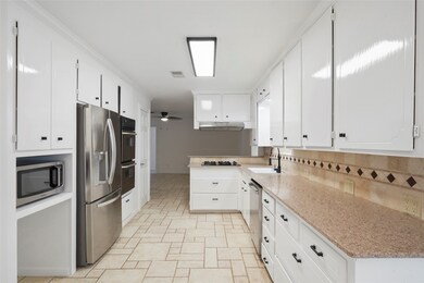 2708 Tallow St, Alvin, TX 77511 - photo 7