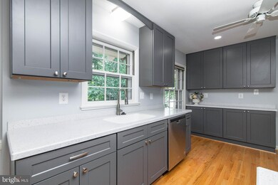 7202 Regent Dr, Alexandria, VA 22307 - photo 6