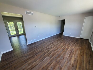 3714 Clime Rd, Columbus, OH 43228 - photo 2