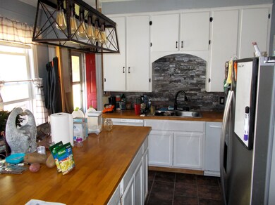 22 Cambridge St, Berlin, NH 03570 - photo 4
