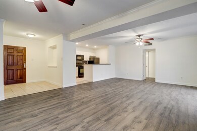  A nice foyer with art niche and you own laundry r