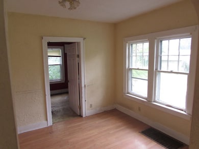 933 Bowditch Ave, Aurora, IL 60506 - photo 3