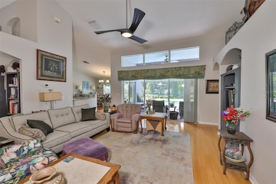Natural light through the home thanks to the large windows