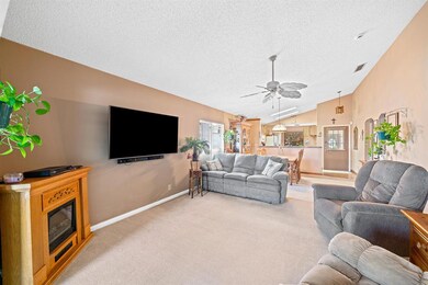 SPACIOUS LIVING ROOM