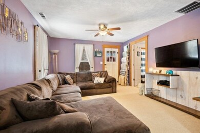 03_10264Jerichord_165_LivingRoom_LowRes
