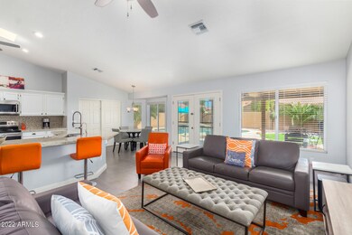 825 N Aspen Dr, Chandler, AZ 85226 - photo 4