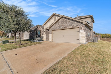 8824 Prairie Dawn Dr, Fort Worth, TX 76131 - photo 3