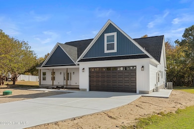 405 Landfall Ct, Newport, NC 28570 - photo 2