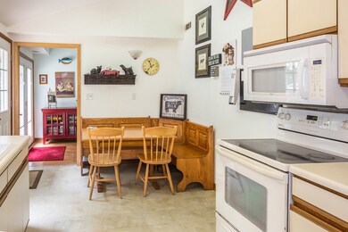 Eat-in Kitchen