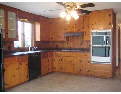 15 Esek Hopkins Ln, Cumberland, RI 02864 - photo 4