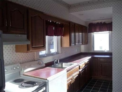 82 Curve St, Needham, MA 02492 - photo 5