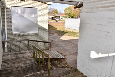 723 W Broadway St, Henryetta, OK 74437 - photo 6