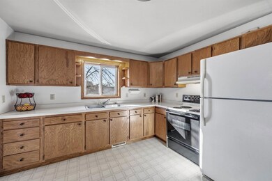 140 8th St N, Maynard, IA 50655 - photo 4