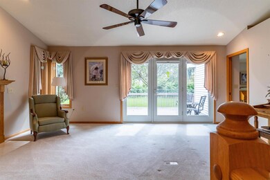 3023 Pheasant Dr unit B, Cedar Falls, IA 50613 - photo 4