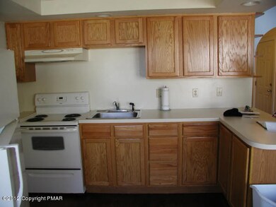 9 N 6th St, Stroudsburg, PA 18360 - photo 2
