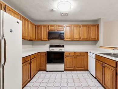 28 Hobart Ln, Rockland, MA 02370 - photo 4