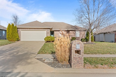 881 W Cambridge Ave, Nixa, MO 65714 - photo 4