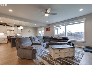 1015 NE 18th Ave, Canby, OR 97013 - photo 4