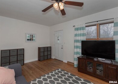 215 Pershing Ct, Davenport, IA 52803 - photo 4