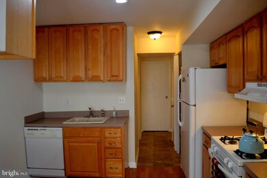 2051 Royal Fern Ct unit 22A, Reston, VA 20191 - photo 5