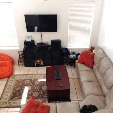 Family room 3 (2)