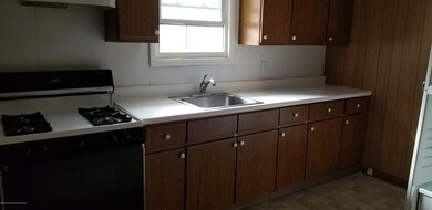 219 Delaware Ave, Olyphant, PA 18447 - photo 3