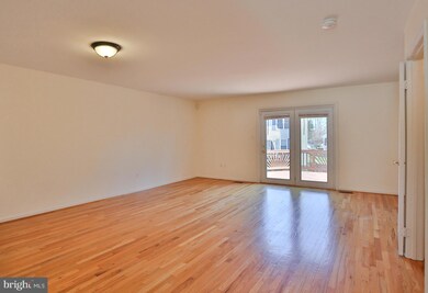 15475 Cliffview Dr, Dumfries, VA 22025 - photo 2