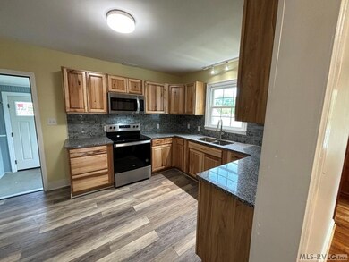 926 Gray St, Roanoke Rapids, NC 27870 - photo 4