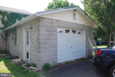 132 W Mcclure St, New Bloomfield, PA 17068 - photo 5