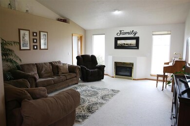 547 S Valley Dr, Nampa, ID 83686 - photo 5