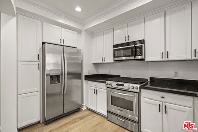 122 N Clark Dr unit 405, West Hollywood, CA 90048 - photo 7