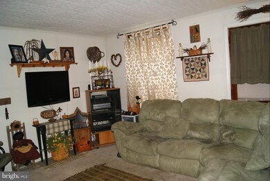 364 W Queen St, Chambersburg, PA 17201 - photo 2