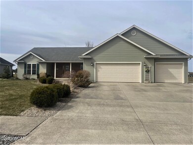 1517 Springfield Ave, Wapakoneta, OH 45895 - photo 2