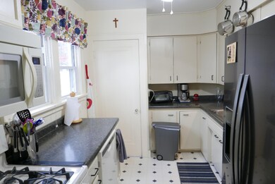 516 Elmhurst Ave, Kalamazoo, MI 49004 - photo 6