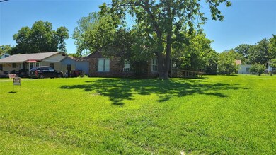 1921 Franklin Ave, Bonham, TX 75418 - photo 3