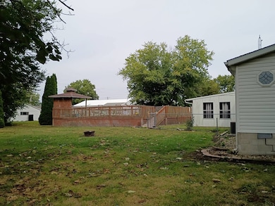 367 Ayers St, Waverly, IL 62692 - photo 3