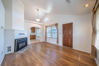 1328 Magnolia St-10