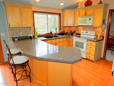 456 Bernadine Dr, Stroudsburg, PA 18360 - photo 4