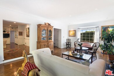 Living Room w Fireplace