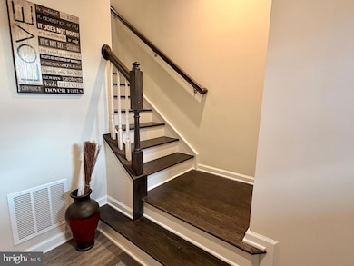 7836 Mine Run Rd, Hanover, MD 21076 - photo 2