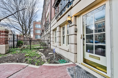 2638 N Southport Ave, Chicago, IL 60614 - photo 2