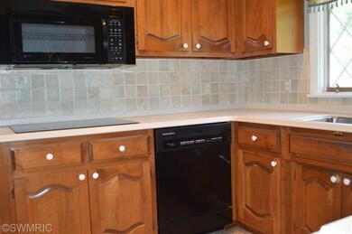 266 Ridgewood Ct, Ionia, MI 48846 - photo 6