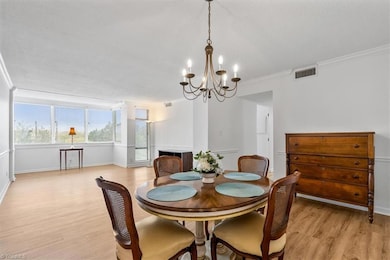 LIVNG ROOM/DINING ROOM