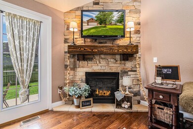 876CambridgeAveNixa-3LivingRoom(3)