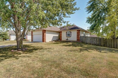 4060 W Ridgeview St, Battlefield, MO 65619 - photo 2