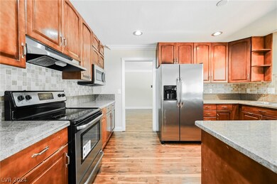 4240 E Pinecrest Cir, Las Vegas, NV 89121 - photo 7