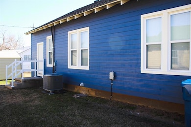 2 NW 6th St, Tuttle, OK 73089 - photo 4