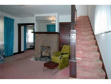 Entry/Foyer.