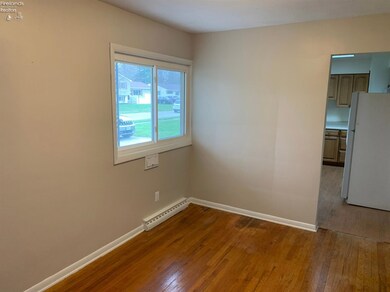 Adorable dining nook, overlooks front porch.