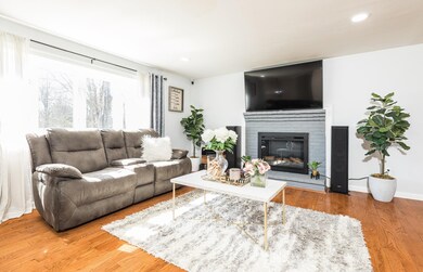 886 Banfield Rd, Portsmouth, NH 03801 - photo 3